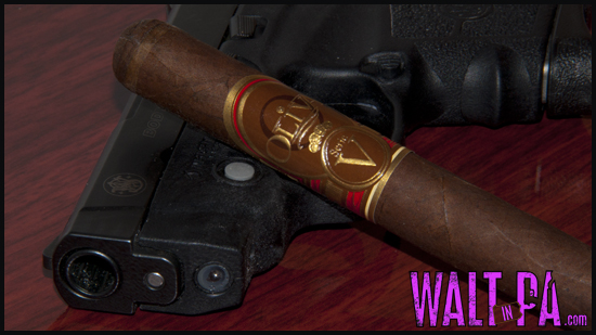 Oliva Serie V No 4 and Smith and Wesson Bodyguard - 1